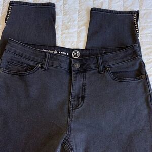 W62 charcoal rhinestone capris size 6